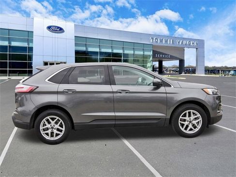 Used 2023 Ford Edge SEL image 5