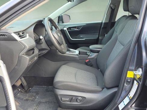 Used 2022 Toyota RAV4 XLE image 10