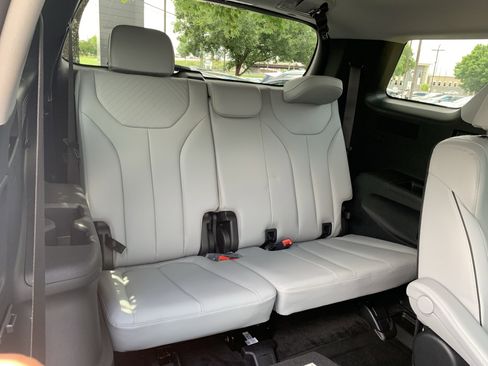 Used 2025 Hyundai Palisade SEL FWD image 33