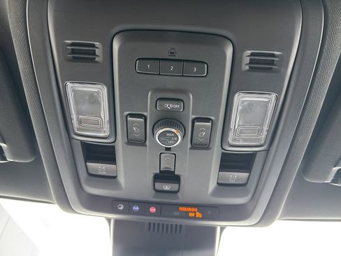 Used 2023 GMC Yukon SLT w/ SLT Premium Package image 40