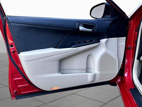 Used 2013 Toyota Camry LE FWD image 22