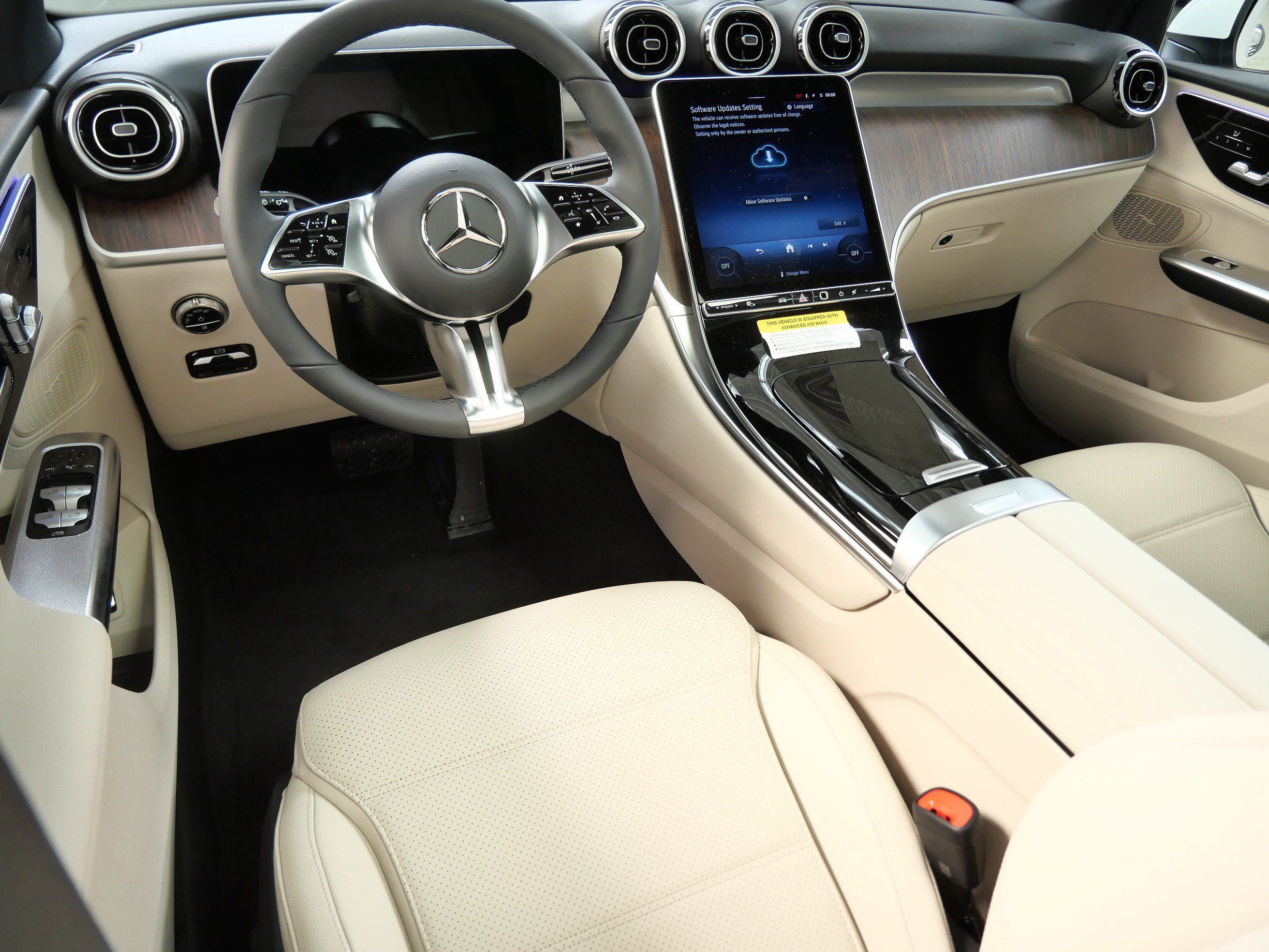 New 2026 Mercedes-Benz GLC 300 4MATIC image 2