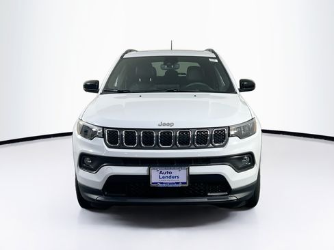 Used 2023 Jeep Compass Latitude w/ Sun and Sound Group AWD/4WD image 2
