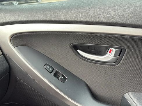 Used 2017 Hyundai Elantra GT FWD image 38