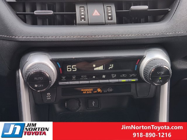 Used 2022 Toyota RAV4 XLE Premium AWD/4WD image 20