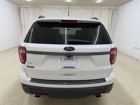 Used 2018 Ford Explorer XLT w/ Equipment Group 202A FWD image 4