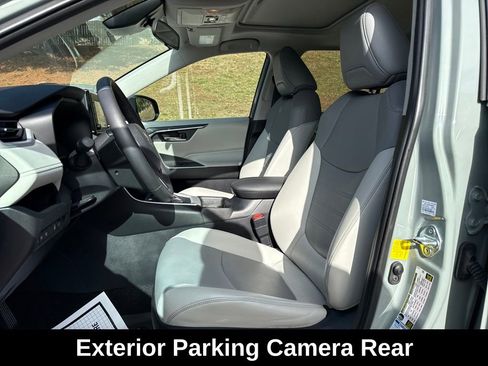 Used 2021 Toyota RAV4 XLE Premium image 11