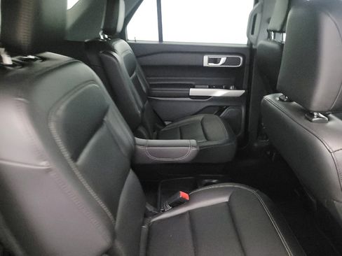 Used 2021 Ford Explorer XLT w/ Equipment Group 202A AWD/4WD image 19