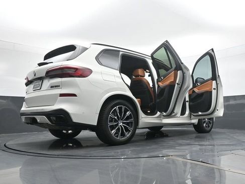 Used 2021 BMW X5 M50i w/ Premium Package image 23
