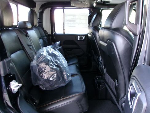 New 2025 Jeep Gladiator Sport w/ Premium Package image 18