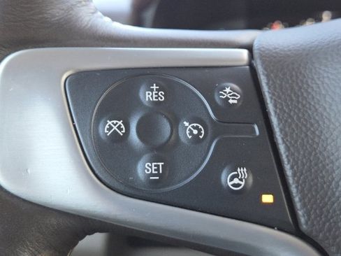 Used 2017 GMC Yukon XL SLT w/ Open Road Package image 7