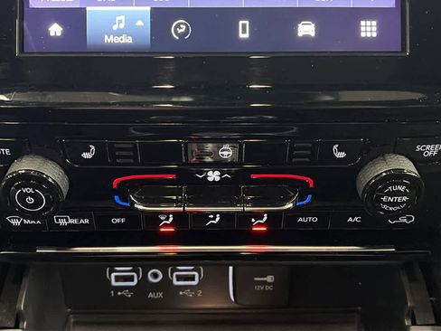 Used 2024 Jeep Grand Cherokee L Altitude image 17