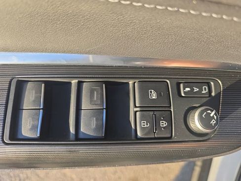 Certified 2021 Toyota Venza Limited image 28