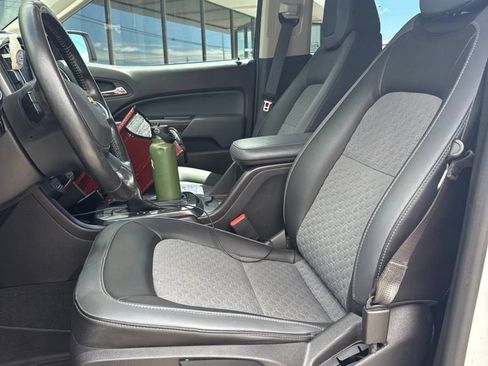 Used 2022 Chevrolet Colorado Z71 AWD/4WD image 16