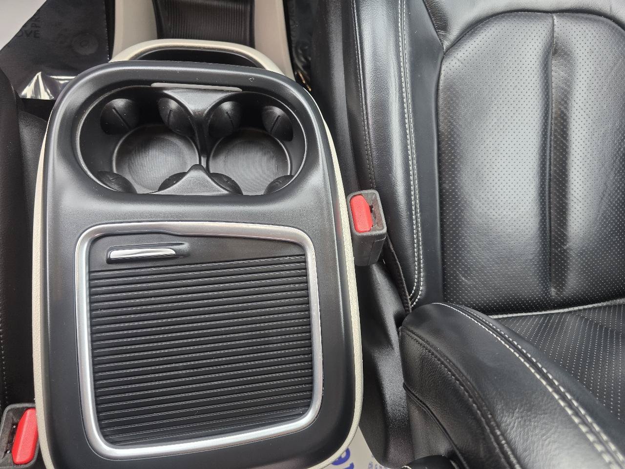 Used 2022 Chrysler Pacifica Touring-L FWD image 34