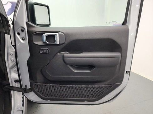 New 2024 Jeep Wrangler Unlimited Rubicon 4xe w/ Convenience Group image 29