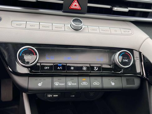 Certified 2025 Hyundai Elantra Limited FWD image 29