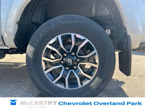 Used 2022 Toyota Tacoma TRD Sport w/ Technology Package image 8