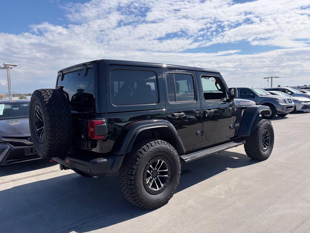 Used 2026 Jeep Wrangler Unlimited Rubicon AWD/4WD image 2