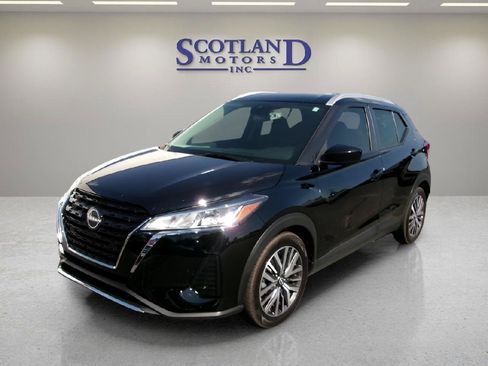 Used 2024 Nissan Kicks SV FWD image 2