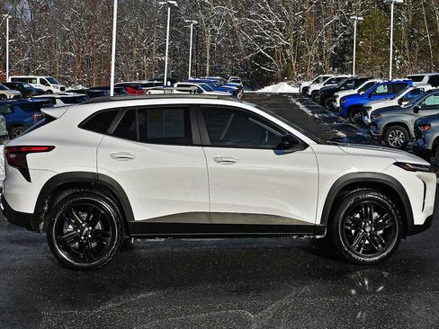 Used 2025 Chevrolet Trax ACTIV w/ Sunroof Package image 6