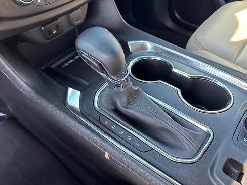 Used 2023 Chevrolet Traverse LT image 25