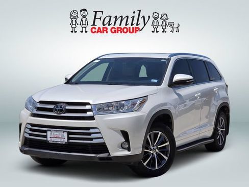Used 2018 Toyota Highlander XLE FWD image 1