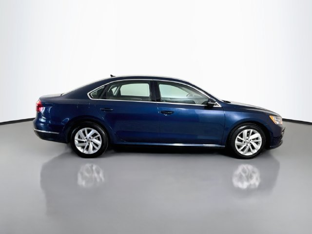 Used 2018 Volkswagen Passat 2.0T SE FWD image 11
