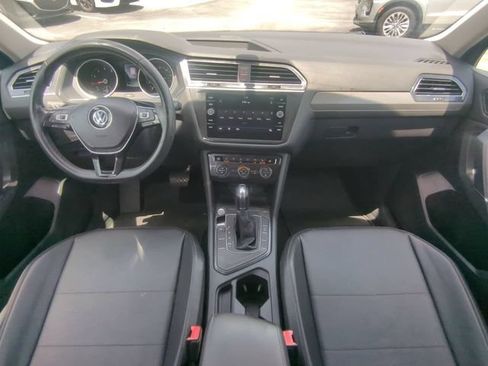 Used 2018 Volkswagen Tiguan SE FWD image 18