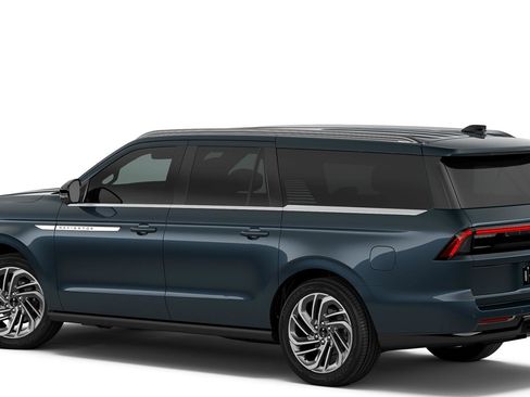 New 2026 Lincoln Navigator L Reserve AWD/4WD image 2