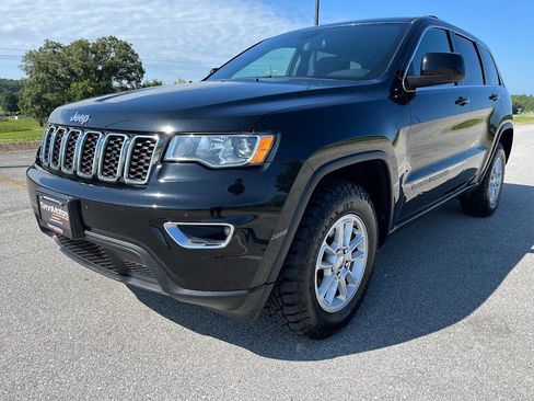 Used 2020 Jeep Grand Cherokee Laredo image 29