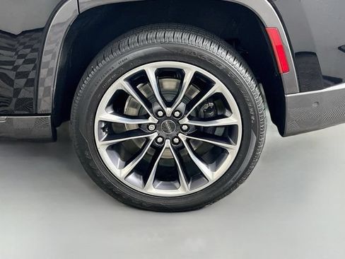 Used 2022 Jeep Wagoneer Series III w/ Premium Group I AWD/4WD image 37