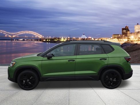 New 2026 Volkswagen Taos SE image 2