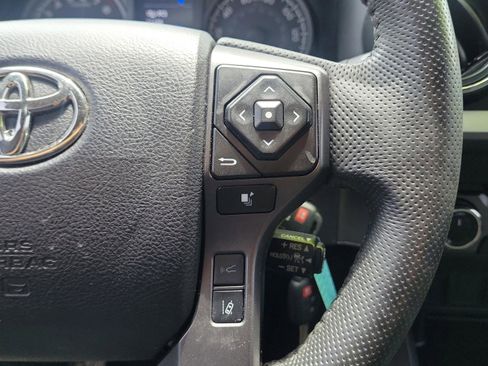 Used 2022 Toyota Tacoma TRD Off-Road AWD/4WD image 30