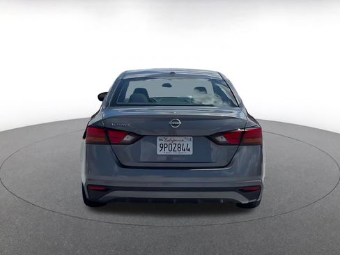 Used 2025 Nissan Altima 2.5 SV FWD image 12