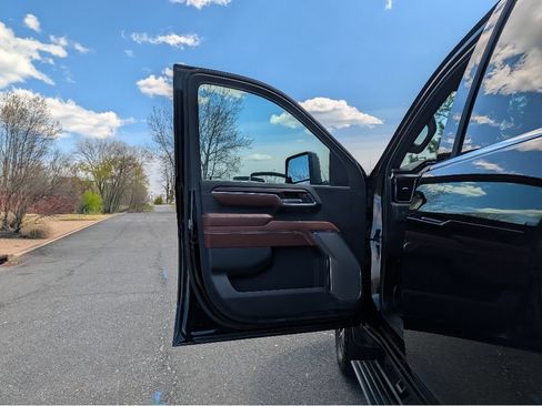 Used 2024 GMC Sierra 2500 Denali Ultimate w/ Max Trailering Package AWD/4WD image 10