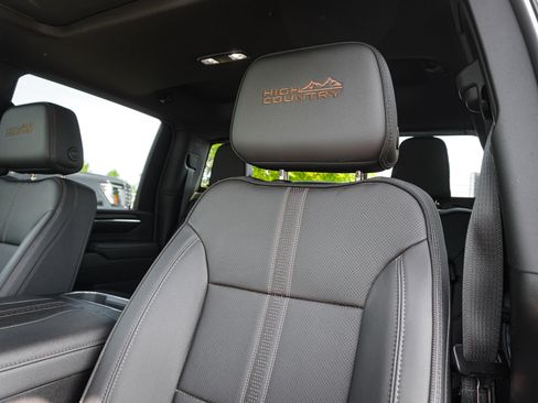 Used 2024 Chevrolet Silverado 2500 High Country w/ High Country Premium Package AWD/4WD image 16