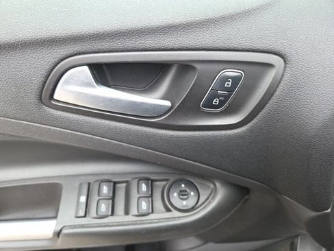Used 2017 Ford Escape SE FWD image 18