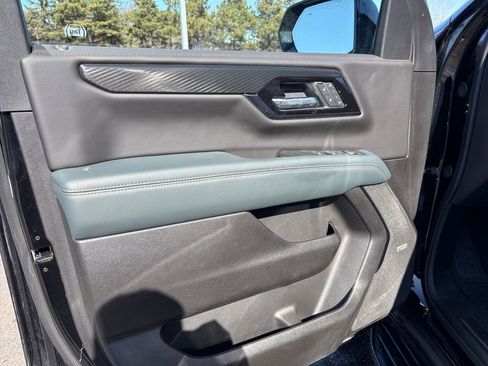 Used 2025 GMC Yukon XL AT4 AWD/4WD image 20