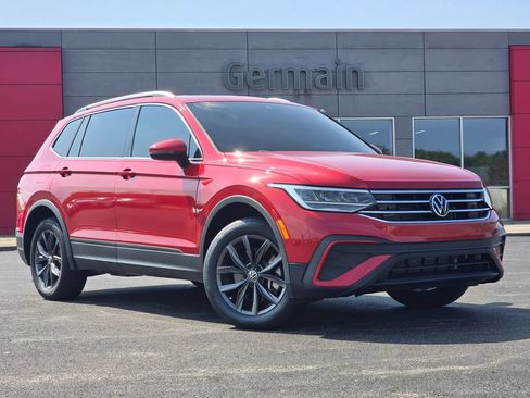 Used 2023 Volkswagen Tiguan SE FWD image 2