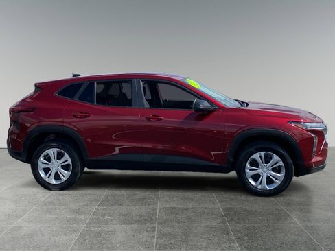 Used 2025 Chevrolet Trax LS FWD image 6