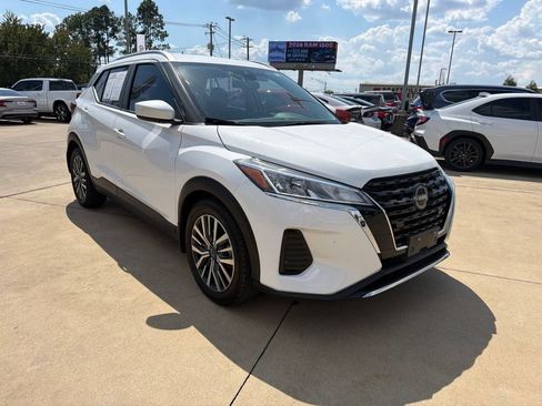 Used 2023 Nissan Kicks SV FWD image 1