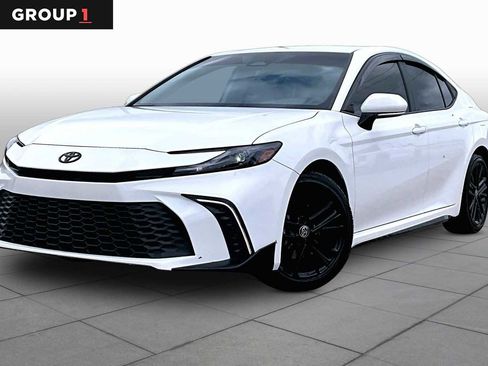 Used 2026 Toyota Camry SE w/ Convenience Package image 1