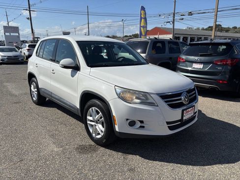 Used 2011 Volkswagen Tiguan S image 1