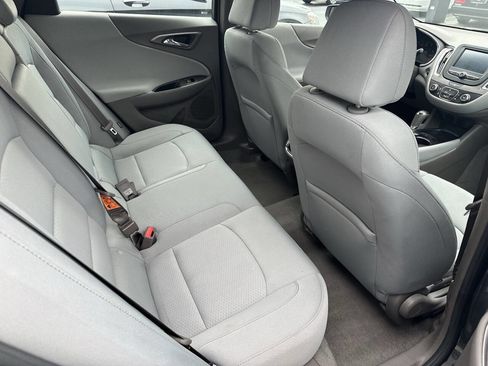 Used 2017 Chevrolet Malibu LT image 18