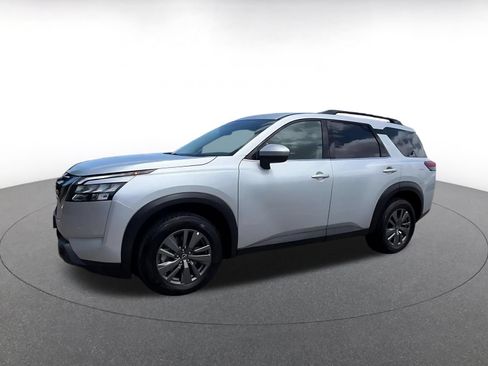 Used 2025 Nissan Pathfinder SV FWD image 8