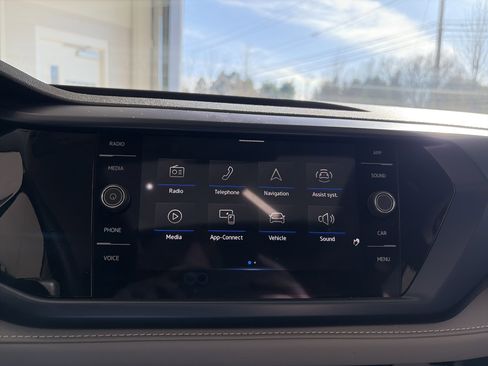 Used 2024 Volkswagen Taos SE w/ Panoramic Sunroof Package image 41