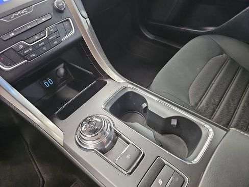 Used 2020 Ford Fusion SE FWD image 22