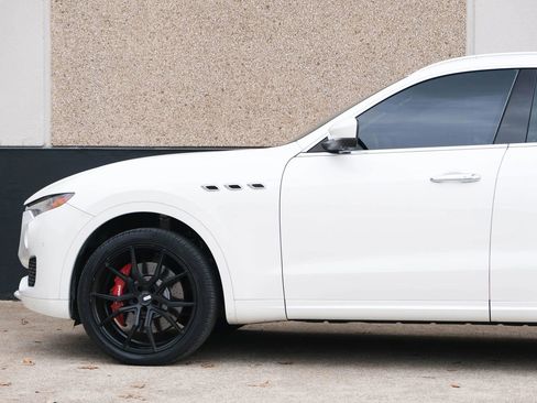 Used 2017 Maserati Levante S AWD/4WD image 7