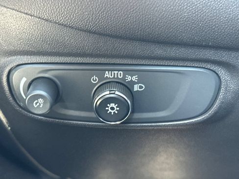 Used 2020 Chevrolet Equinox LS FWD image 36